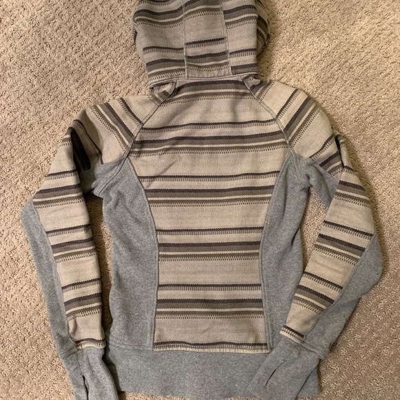 Lululemon scuba hoody size 2 - Picture 2 of 2